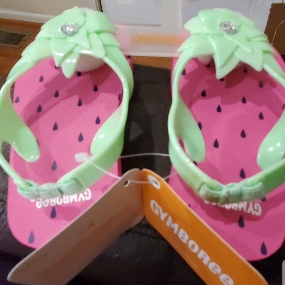 Gymboree girls strawberry flip flops size 5-6